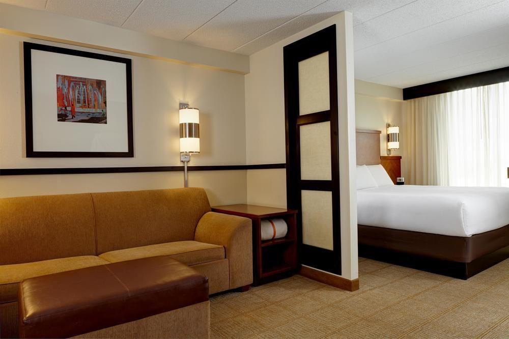 Hyatt Place Sterling Dulles Airport North Exterior photo